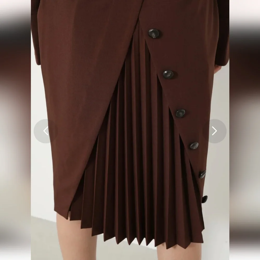 Rienda Japan Onee Gyaru Fitted Brown Dress Back Buttons And Pleated Panel - Picture 6 of 16